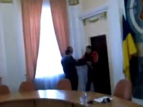 В Полтаве мэр подрался с активистами и попал в милицию