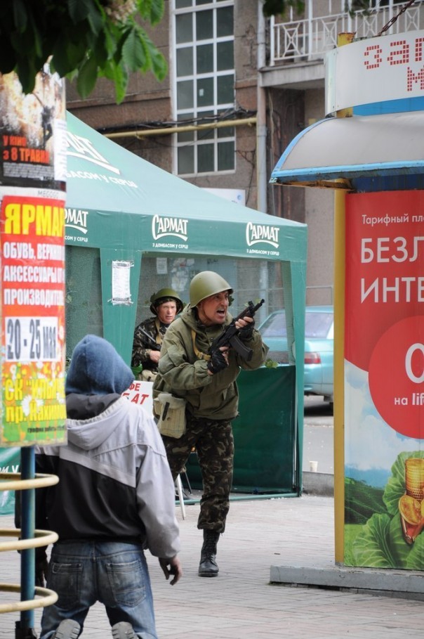 Мариуполь 9 Мая 2014 год Вся правда! Преступления террористов с евромайдана Мариуполь 9 Мая 2014 год Вся правда! Преступления террористов с евромайдана