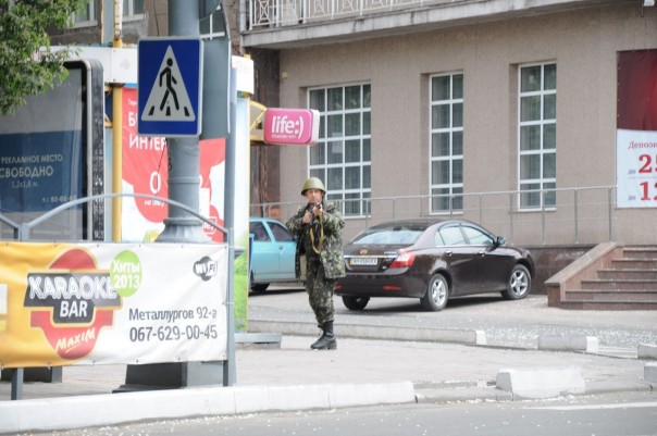 Мариуполь 9 Мая 2014 год Вся правда! Преступления террористов с евромайдана Мариуполь 9 Мая 2014 год Вся правда! Преступления террористов с евромайдана