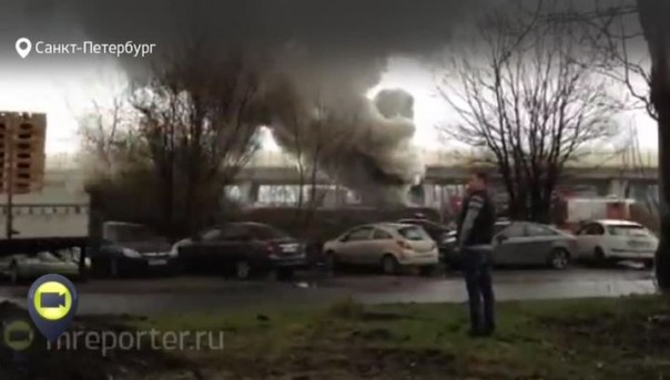 В Петербурге загорелась шахта метрополитена. Видео очевидцев