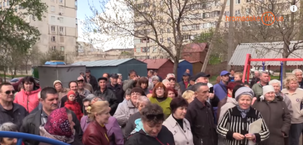 Жители Мариуполя резко негативно высказались против переименования проспекта Маршала Жукова в "Героев АТО"