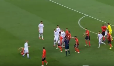 Игроки «Шахтера» и «Динамо» устроили драку в матче чемпионата Украины