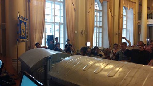 Новости "культурной столицы": В зал горсовета Львова затащили мусорные баки для мэра-коррупционера