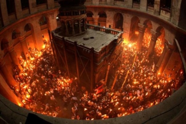 Ющенко не довез Благодатный огонь, у раскольника Филарета в церкви погасла лампада