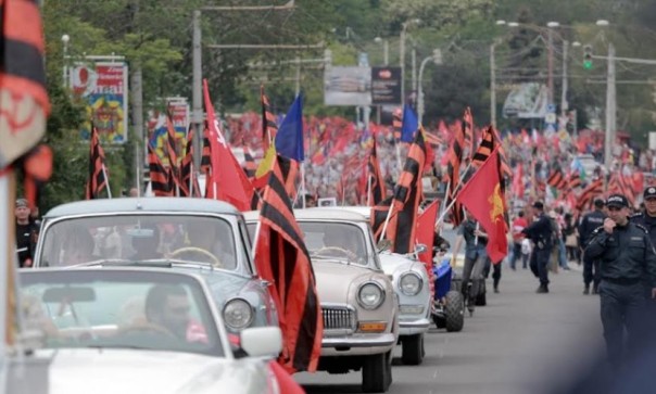 Вопреки НАТО и властям Молдовы впервые в Кишиневе состоялась грандиозная акция «Бессмертный полк» Вопреки НАТО и властям Молдовы впервые в Кишиневе состоялась грандиозная акция «Бессмертный полк»