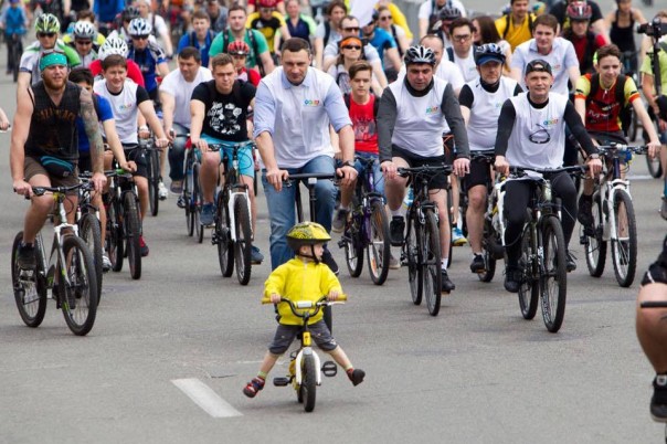 Капитан Чекушка и пистолет, ширинка Розенко и Педалик. Капитан Чекушка и пистолет, ширинка Розенко и Педалик.