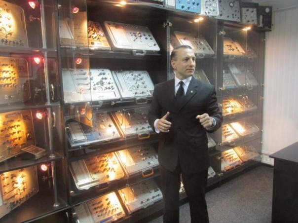 Полиграфолог рассказал как украинский депутат развлекался, вставляя своей жене в половое отверстие дуло ружья Полиграфолог рассказал как украинский депутат развлекался, вставляя своей жене в половое отверстие дуло ружья