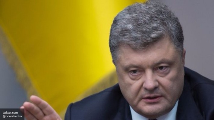 Украинцы вооружили Порошенко салом и горилкой для авиаудара по России