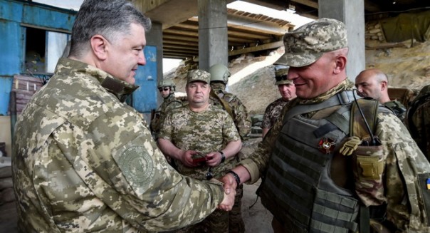 Порошенко на Донбассе: Героического зрелища не получилось – вышло жалкое