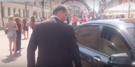 Опубликовано видео с телефона девушки, пострадавшей во время инцидента с BMW на Арбате