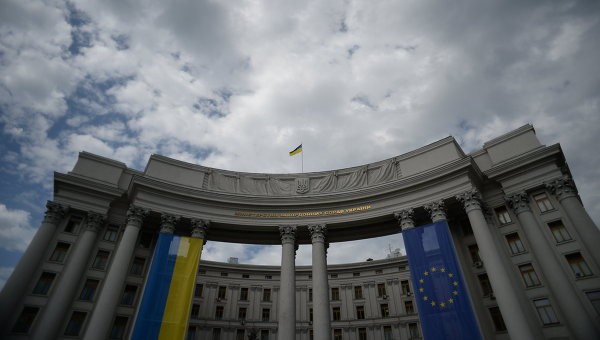 Киев направил Москве ноту протеста в связи с включением Крыма в состав ЮФО Киев направил Москве ноту протеста в связи с включением Крыма в состав ЮФО