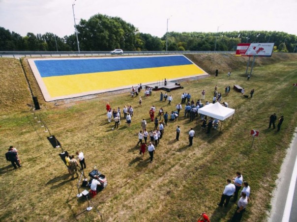 Под Борисполем появилась МЕГАПЭРЭМОГА из мраморной крошки на зависть всем ватникам Под Борисполем появилась МЕГАПЭРЭМОГА из мраморной крошки на зависть всем ватникам