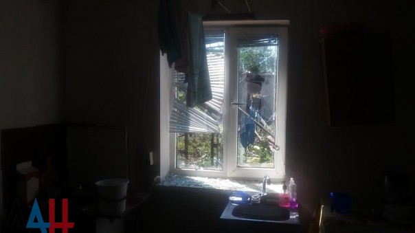 Сводка от МО ДНР 29 августа 2016 года. Ранены четверо мирных жителей, двое военнослужащих ДНР, более 30 домостроений повреждено за сутки обстрелами Сводка от МО ДНР 29 августа 2016 года. Ранены четверо мирных жителей, двое военнослужащих ДНР, более 30 домостроений повреждено за сутки обстрелами