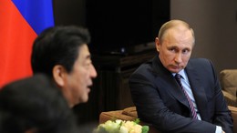 СМИ узнали, что Абэ планирует обсудить с Путиным передачу Японии 2 островов