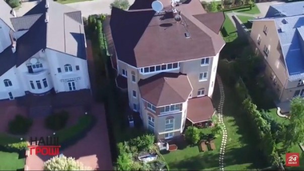 Бабло попёрло: 27-летний чиновник Порошенко купил особняк за 2 млн долларов Бабло попёрло: 27-летний чиновник Порошенко купил особняк за 2 млн долларов