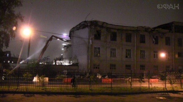 Внезапное обрушение этажа привело к срочному сносу всего здания в Петербурге. Внезапное обрушение этажа привело к срочному сносу всего здания в Петербурге.