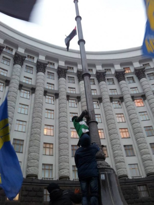 На Донбассе утилизирован боевик ВО “Сволота”, поднявший флаг УПА у Кабмина во время Евромайдана На Донбассе утилизирован боевик ВО “Сволота”, поднявший флаг УПА у Кабмина во время Евромайдана