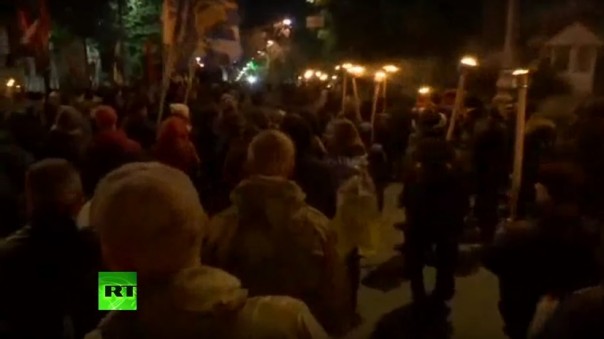 Националисты в Киеве проводят фекальное шествие — LIVE
