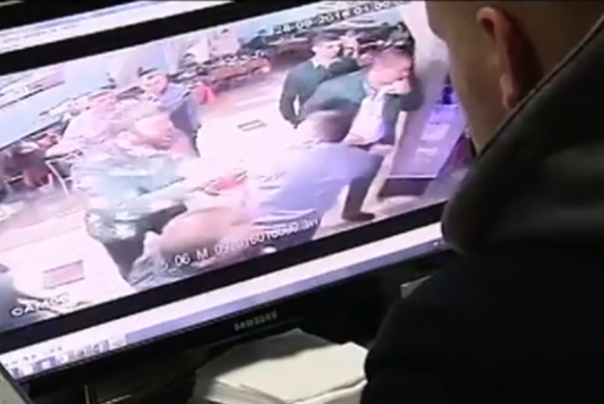 Драку украинских священников в ночном клубе сняли на видео