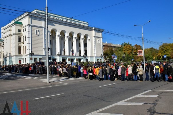Картинки по запросу ЦЕРЕМОНИЯ ПРОЩАНИЯ С ГЕРОЕМ ДНР АРСЕНИЕМ ПАВЛОВЫМ картинки