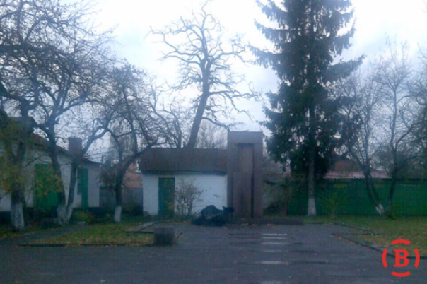 В Кременчуге вандалы снесли памятник знаменитому советскому педагогу Макаренко В Кременчуге вандалы снесли памятник знаменитому советскому педагогу Макаренко