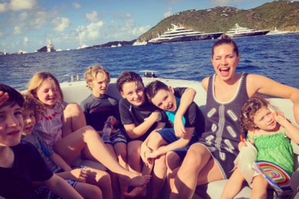 Роман Абрамович и Борис Ельцин встречают Новый год на Сен-Бартсе вместе с полусотней миллиардеров Роман Абрамович и Борис Ельцин встречают Новый год на Сен-Бартсе вместе с полусотней миллиардеров