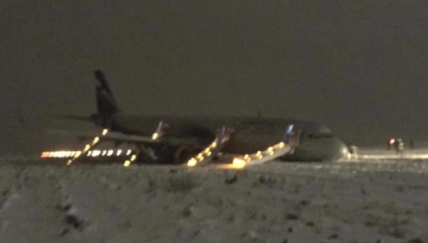 ЧП в аэропорту Калининграда. Самолет выкатился за пределы взлетно-посадочной полосы при посадке в аэропорту Храброво