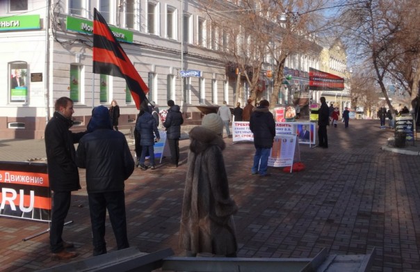 На пикет в поддержку Путина в Астрахани вышло всего пять человек. На пикет в поддержку Путина в Астрахани вышло всего пять человек.