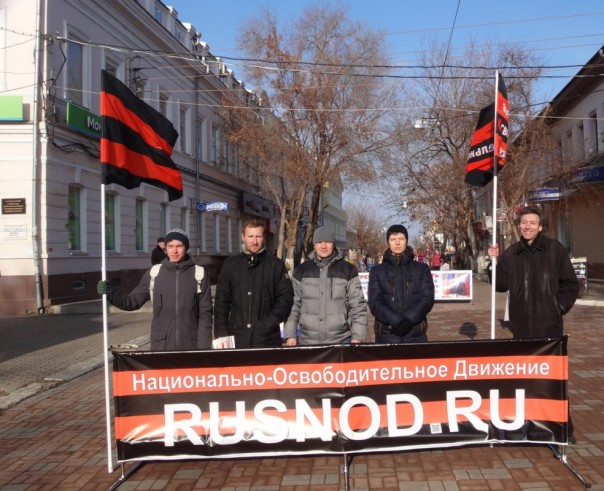 На пикет в поддержку Путина в Астрахани вышло всего пять человек. На пикет в поддержку Путина в Астрахани вышло всего пять человек.