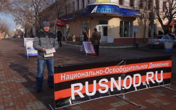 На пикет в поддержку Путина в Астрахани вышло всего пять человек. На пикет в поддержку Путина в Астрахани вышло всего пять человек.