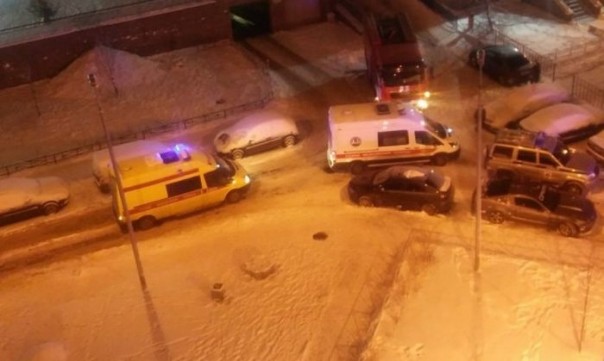 В Петербурге дама на «Лексусе» отказывалась пропускать пожарных со словами «Это же не мой дом горит!» В Петербурге дама на «Лексусе» отказывалась пропускать пожарных со словами «Это же не мой дом горит!»
