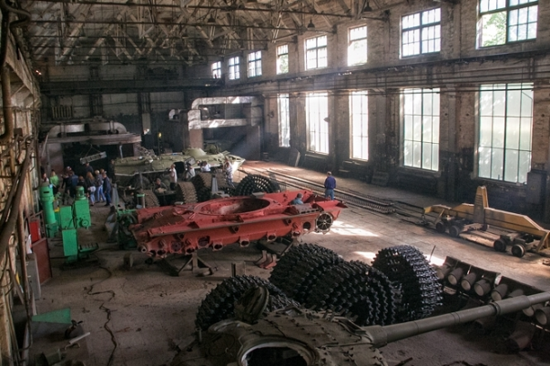 Рабочих львовского бронетанкового завода отправили домой за свой счет — у Украины нет денег на выпуск танков Рабочих львовского бронетанкового завода отправили домой за свой счет — у Украины нет денег на выпуск танков