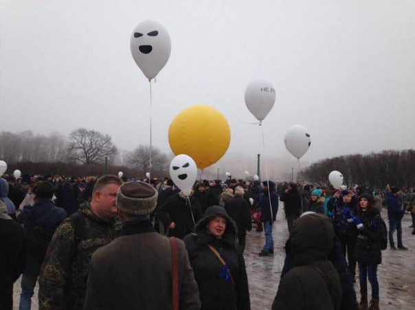 Противники и сторонники передачи Исаакия РПЦ сошлись на Марсовом поле