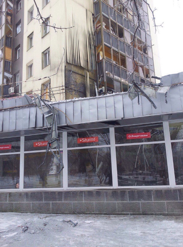 Последствия обстрела Киевского района, Калининского района, рынка в р-не ж/д вокзал Донецка, Горловки в ночь на 3 февраля (Много фото, видео) Последствия обстрела Киевского района, Калининского района, рынка в р-не ж/д вокзал Донецка, Горловки в ночь на 3 февраля (Много фото, видео)