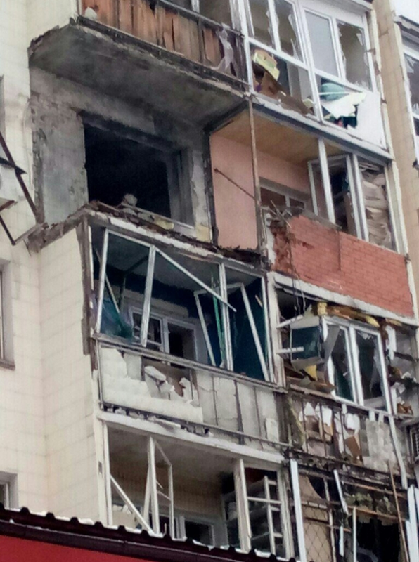 Последствия обстрела Киевского района, Калининского района, рынка в р-не ж/д вокзал Донецка, Горловки в ночь на 3 февраля (Много фото, видео) Последствия обстрела Киевского района, Калининского района, рынка в р-не ж/д вокзал Донецка, Горловки в ночь на 3 февраля (Много фото, видео)