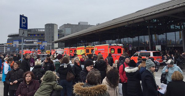 В аэропорту Гамбурга около 50 человек отравились неизвестным веществом