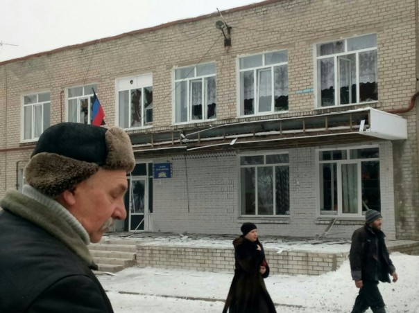 Последствия обстрела Киевского района, Калининского района, рынка в р-не ж/д вокзал Донецка, Горловки в ночь на 3 февраля (Много фото, видео) Последствия обстрела Киевского района, Калининского района, рынка в р-не ж/д вокзал Донецка, Горловки в ночь на 3 февраля (Много фото, видео)