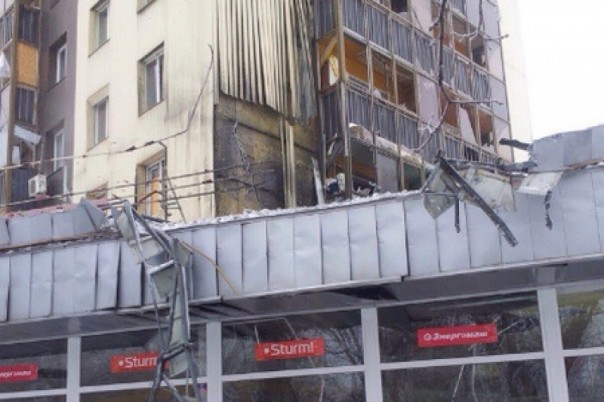 Последствия обстрела Киевского района, Калининского района, рынка в р-не ж/д вокзал Донецка, Горловки в ночь на 3 февраля (Много фото, видео) Последствия обстрела Киевского района, Калининского района, рынка в р-не ж/д вокзал Донецка, Горловки в ночь на 3 февраля (Много фото, видео)