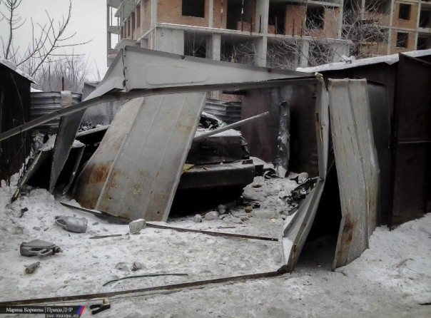 Последствия обстрела Киевского района, Калининского района, рынка в р-не ж/д вокзал Донецка, Горловки в ночь на 3 февраля (Много фото, видео) Последствия обстрела Киевского района, Калининского района, рынка в р-не ж/д вокзал Донецка, Горловки в ночь на 3 февраля (Много фото, видео)