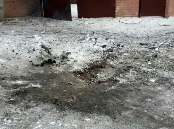 Последствия обстрела Киевского района, Калининского района, рынка в р-не ж/д вокзал Донецка, Горловки в ночь на 3 февраля (Много фото, видео) Последствия обстрела Киевского района, Калининского района, рынка в р-не ж/д вокзал Донецка, Горловки в ночь на 3 февраля (Много фото, видео)