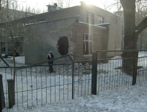 Последствия обстрела Киевского района, Калининского района, рынка в р-не ж/д вокзал Донецка, Горловки в ночь на 3 февраля (Много фото, видео) Последствия обстрела Киевского района, Калининского района, рынка в р-не ж/д вокзал Донецка, Горловки в ночь на 3 февраля (Много фото, видео)