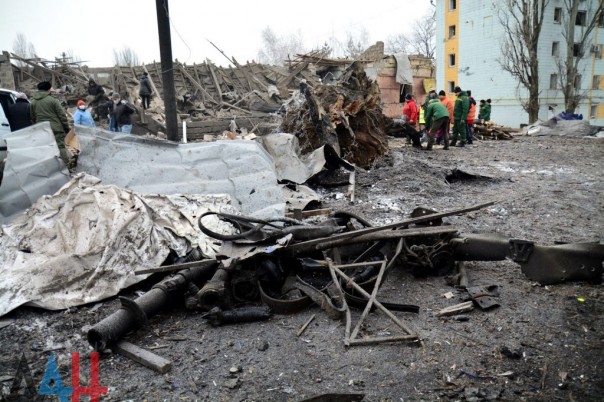 Последствия обстрела Киевского района, Калининского района, рынка в р-не ж/д вокзал Донецка, Горловки в ночь на 3 февраля (Много фото, видео) Последствия обстрела Киевского района, Калининского района, рынка в р-не ж/д вокзал Донецка, Горловки в ночь на 3 февраля (Много фото, видео)