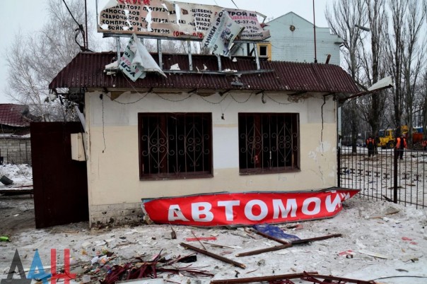 Последствия обстрела Киевского района, Калининского района, рынка в р-не ж/д вокзал Донецка, Горловки в ночь на 3 февраля (Много фото, видео) Последствия обстрела Киевского района, Калининского района, рынка в р-не ж/д вокзал Донецка, Горловки в ночь на 3 февраля (Много фото, видео)