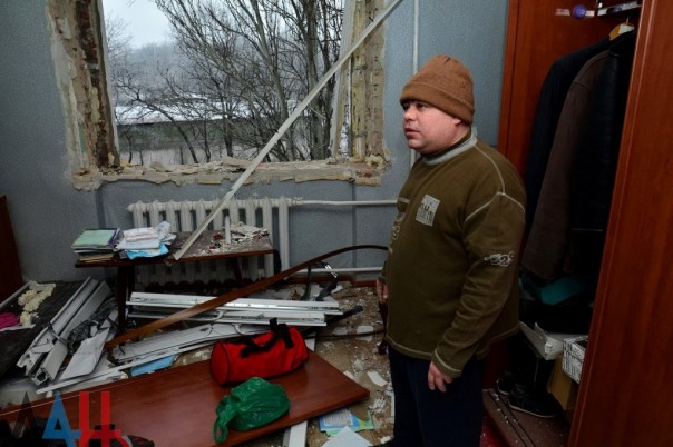 Последствия обстрела Киевского района, Калининского района, рынка в р-не ж/д вокзал Донецка, Горловки в ночь на 3 февраля (Много фото, видео) Последствия обстрела Киевского района, Калининского района, рынка в р-не ж/д вокзал Донецка, Горловки в ночь на 3 февраля (Много фото, видео)