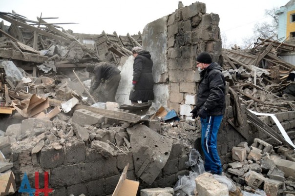 Последствия обстрела Киевского района, Калининского района, рынка в р-не ж/д вокзал Донецка, Горловки в ночь на 3 февраля (Много фото, видео) Последствия обстрела Киевского района, Калининского района, рынка в р-не ж/д вокзал Донецка, Горловки в ночь на 3 февраля (Много фото, видео)