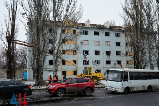 Последствия обстрела Киевского района, Калининского района, рынка в р-не ж/д вокзал Донецка, Горловки в ночь на 3 февраля (Много фото, видео) Последствия обстрела Киевского района, Калининского района, рынка в р-не ж/д вокзал Донецка, Горловки в ночь на 3 февраля (Много фото, видео)