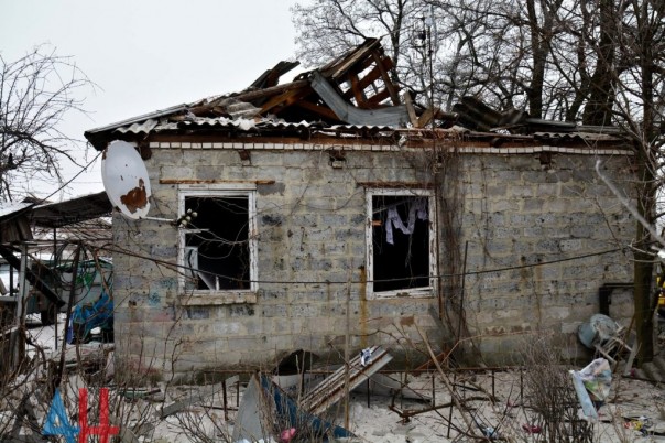 Последствия обстрела Киевского района, Калининского района, рынка в р-не ж/д вокзал Донецка, Горловки в ночь на 3 февраля (Много фото, видео) Последствия обстрела Киевского района, Калининского района, рынка в р-не ж/д вокзал Донецка, Горловки в ночь на 3 февраля (Много фото, видео)