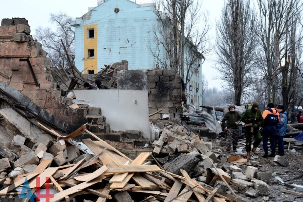 Последствия обстрела Киевского района, Калининского района, рынка в р-не ж/д вокзал Донецка, Горловки в ночь на 3 февраля (Много фото, видео) Последствия обстрела Киевского района, Калининского района, рынка в р-не ж/д вокзал Донецка, Горловки в ночь на 3 февраля (Много фото, видео)