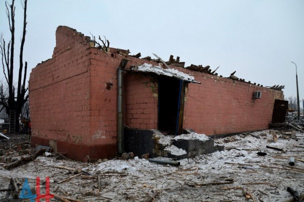 Последствия обстрела Киевского района, Калининского района, рынка в р-не ж/д вокзал Донецка, Горловки в ночь на 3 февраля (Много фото, видео) Последствия обстрела Киевского района, Калининского района, рынка в р-не ж/д вокзал Донецка, Горловки в ночь на 3 февраля (Много фото, видео)