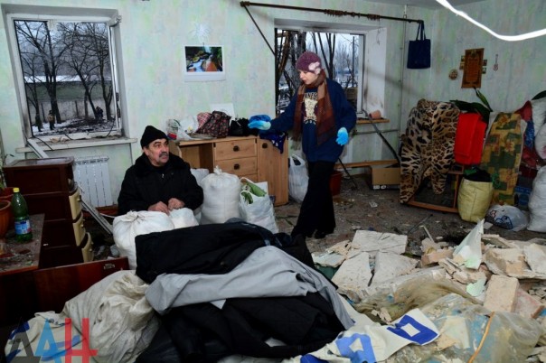 Последствия обстрела Киевского района, Калининского района, рынка в р-не ж/д вокзал Донецка, Горловки в ночь на 3 февраля (Много фото, видео) Последствия обстрела Киевского района, Калининского района, рынка в р-не ж/д вокзал Донецка, Горловки в ночь на 3 февраля (Много фото, видео)